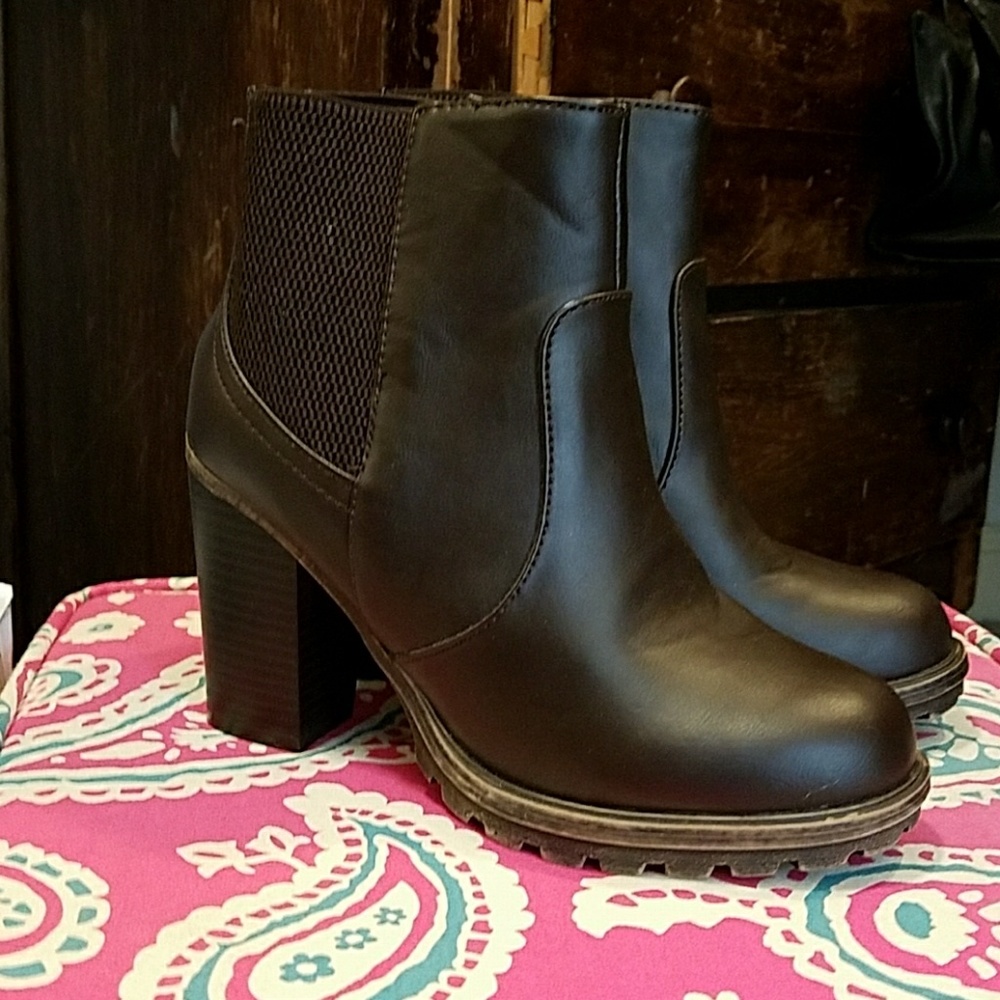 Brown vintage booties